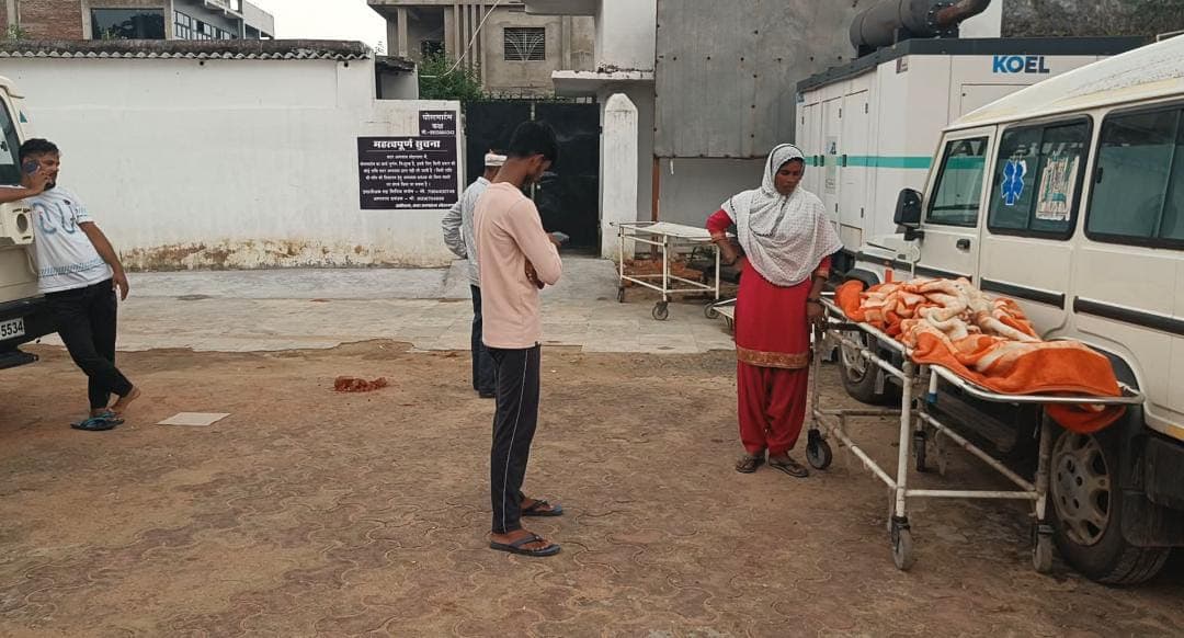 सदर अस्पताल परिसर में पड़ा शव