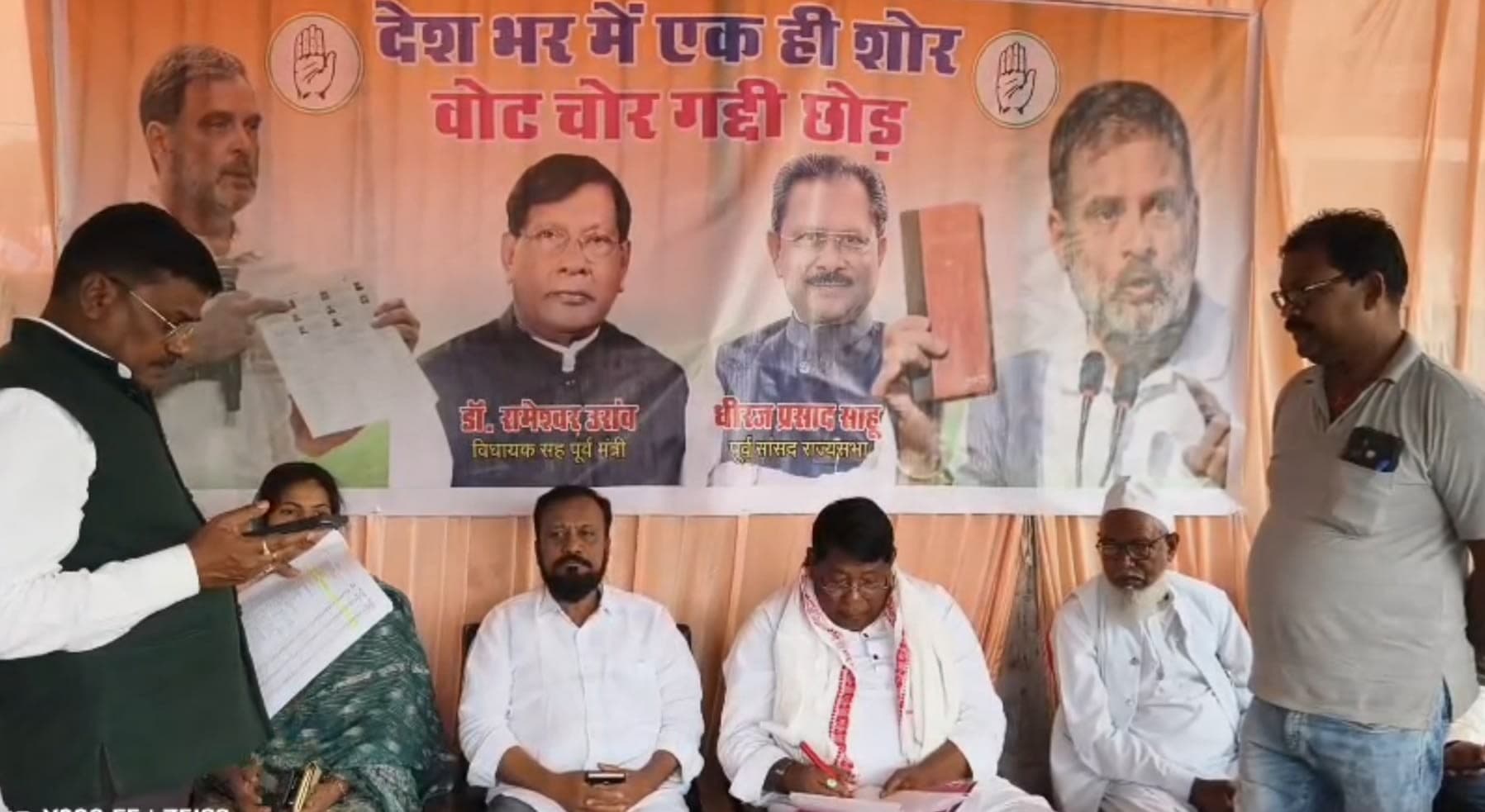 समस्या सुनते विधायक