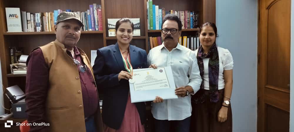 सांसद सुखदेव भगत के साथ दीक्षा व उनके स्वजन
