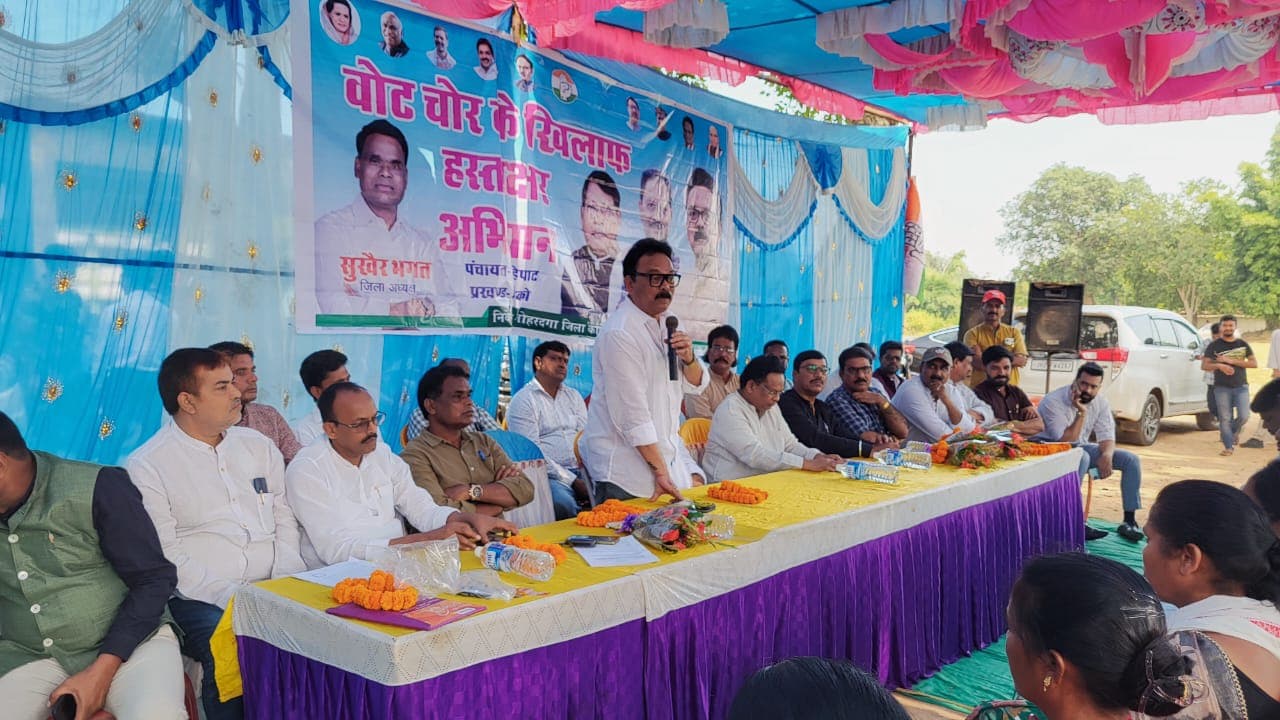 संबोधित करते सांसद सुखदेव भगत