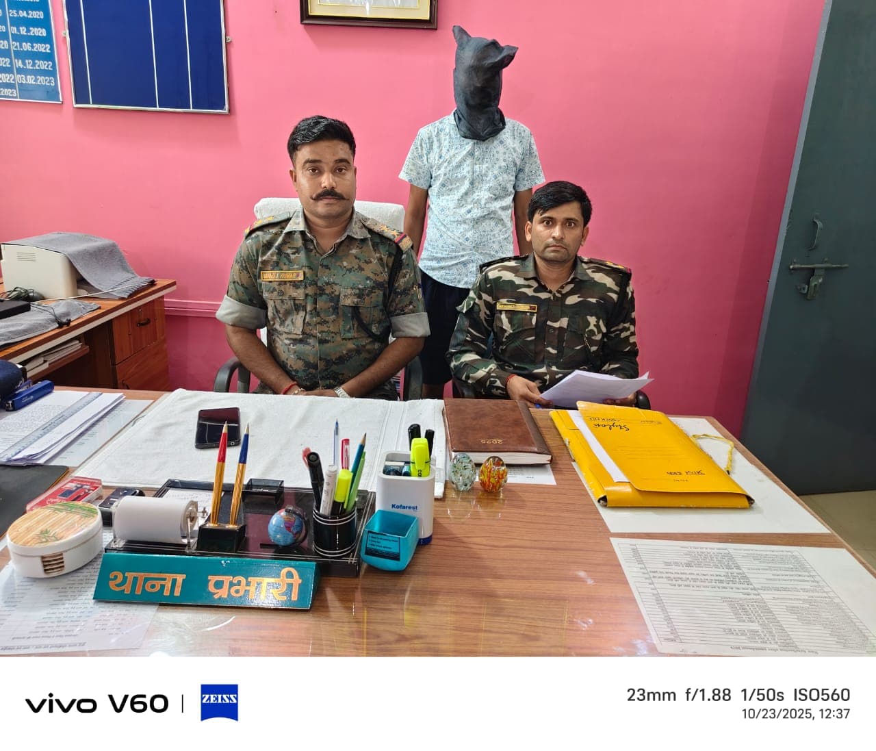 आरोपी को प्रस्तुत करते थाना प्रभारी