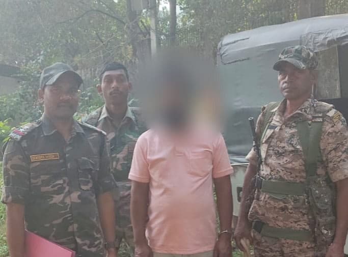 आरोपी को प्रस्तुत करते
