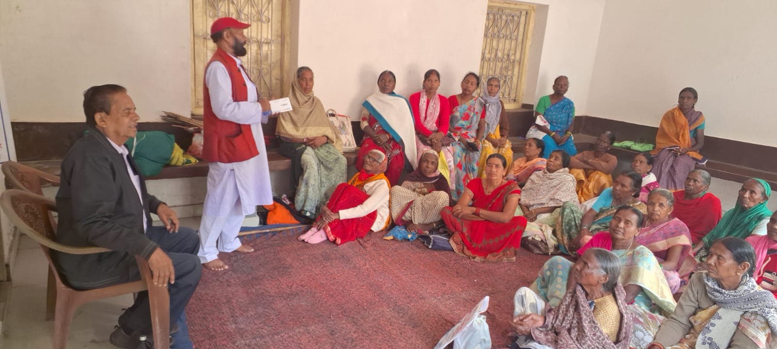 बैठक को संबोधित करते