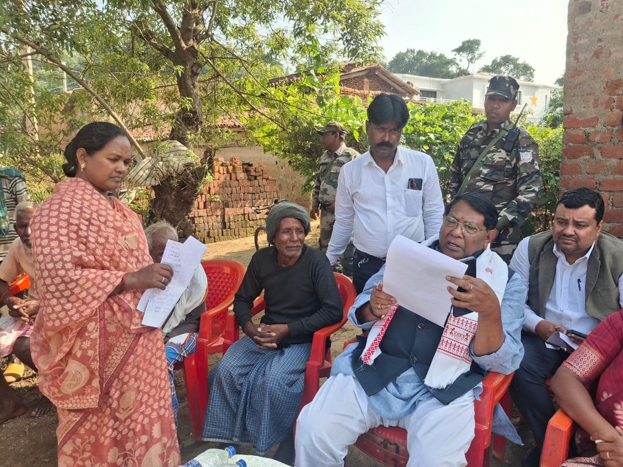 समस्या सुनते विधायक