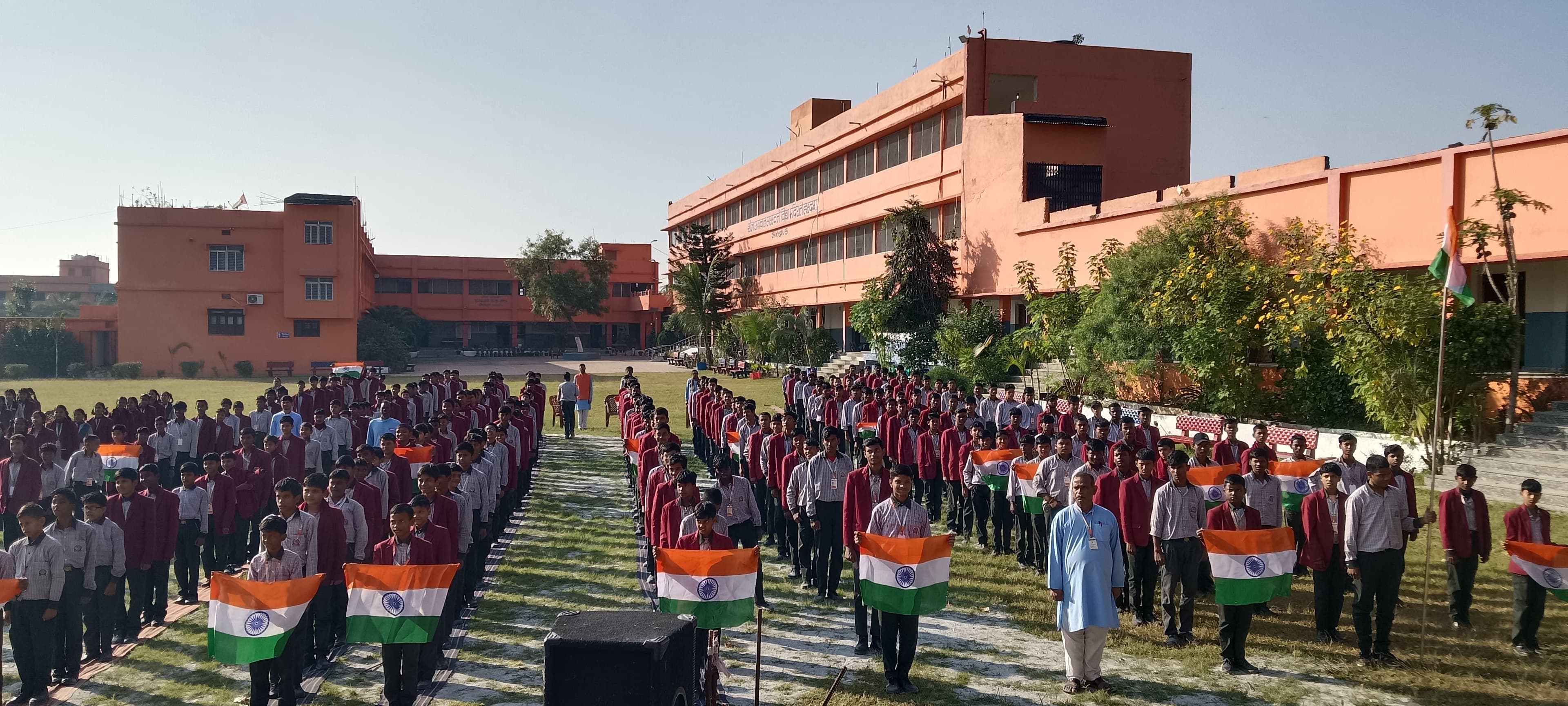 कार्यक्रम के दौरान उपस्थित बच्चे