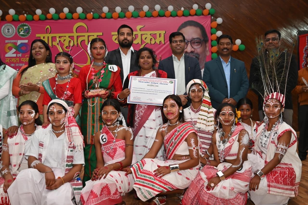 कार्यक्रम में उपस्थित जिले के अधिकारी व प्रतिभागी