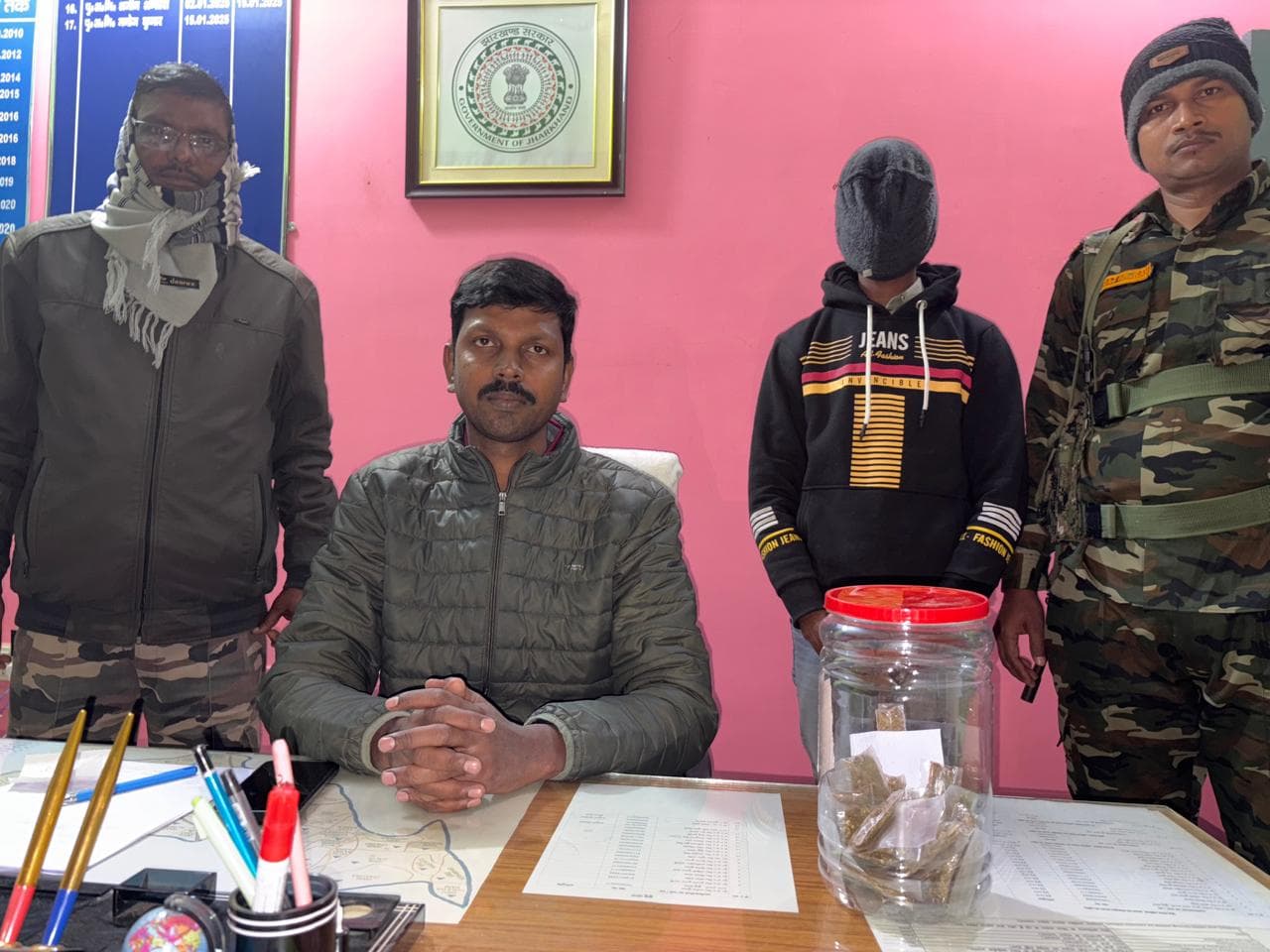आरोपी को प्रस्तुत करते थाना प्रभारी