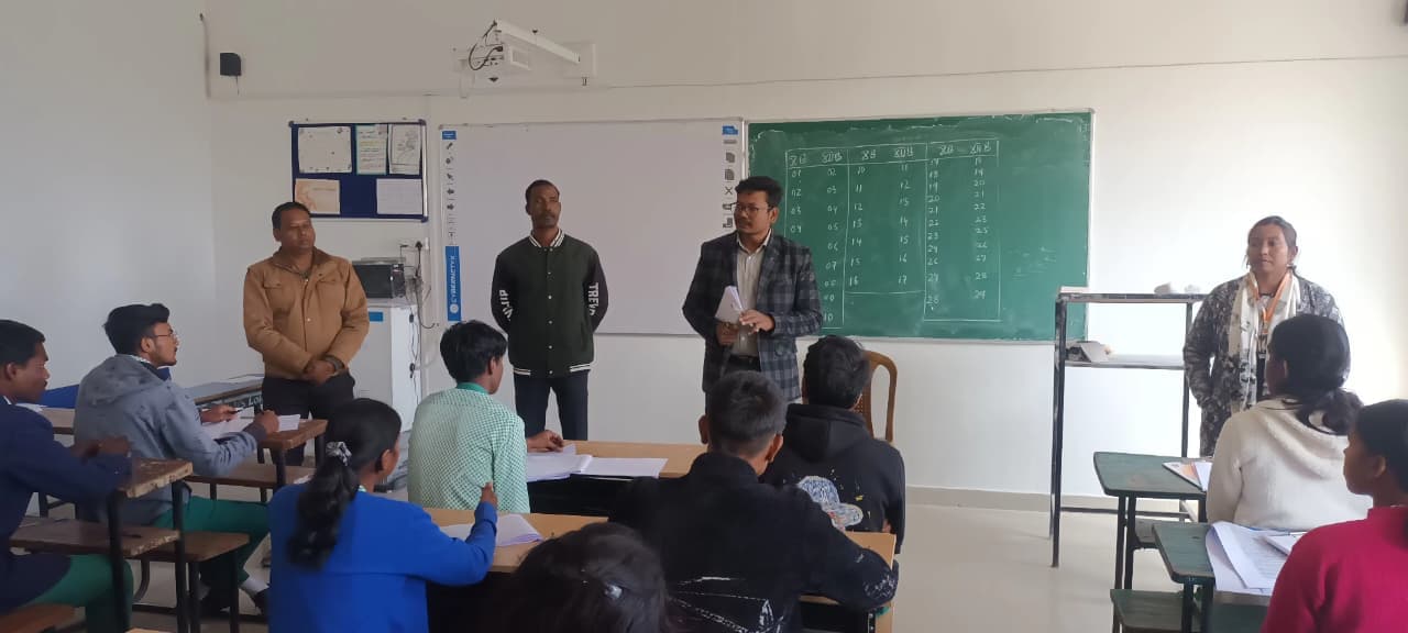 निरीक्षण के दौरान उपस्थित पदाधिकारी