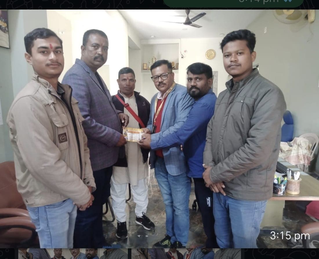 धर्म रक्षा कोष संग्रह अभियान के दौरान उपस्थित बीएचपी के पदाधिकारी व कार्यकर्ता