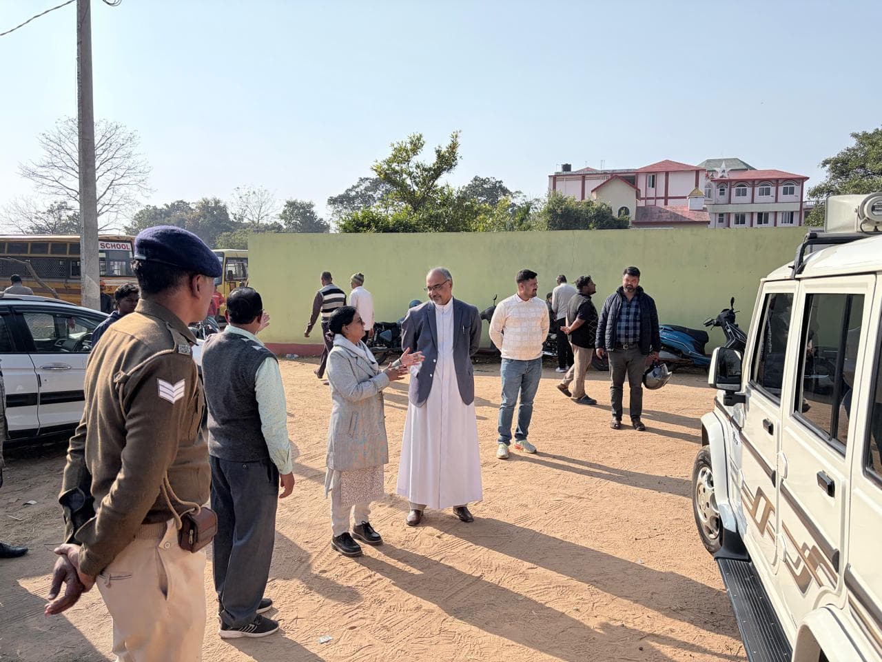 वाहन जांच अभियान के दौरान उपस्थित डीटीओ व अन्य