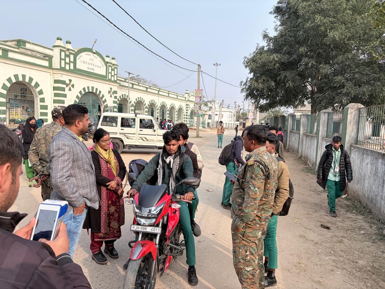 वाहन जांच अभियान के दौरान जिला परिवहन पदाधिकारी व अन्य