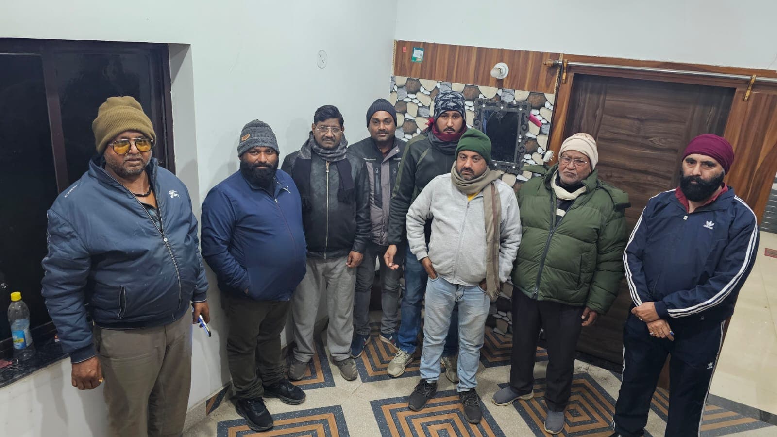 ट्रक ओनर एसोसिएशन की बैठक में उपस्थित पदाधिकारी