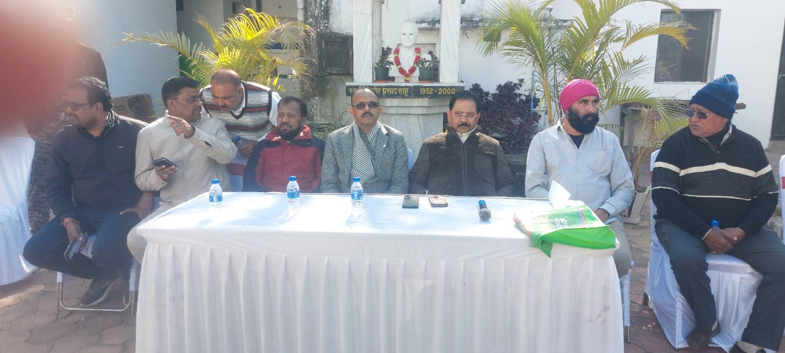 ट्रक ओनर एसोसिएशन की बैठक में उपस्थित पदाधिकारी