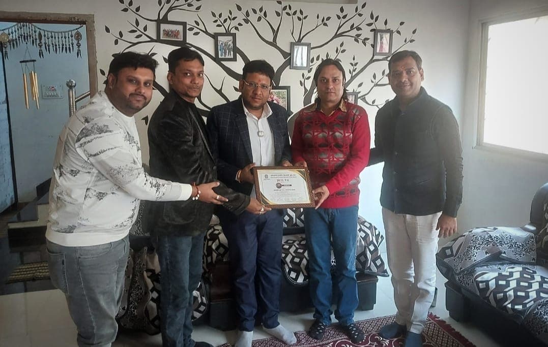 उपस्थित पदाधिकारी