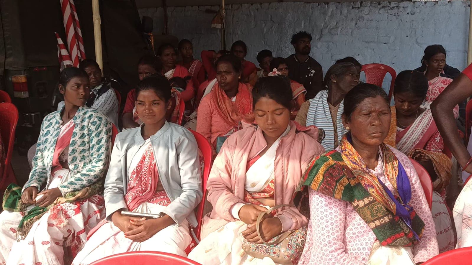 स्वागत कार्यक्रम के दौरान उपस्थित श्रद्धालु
