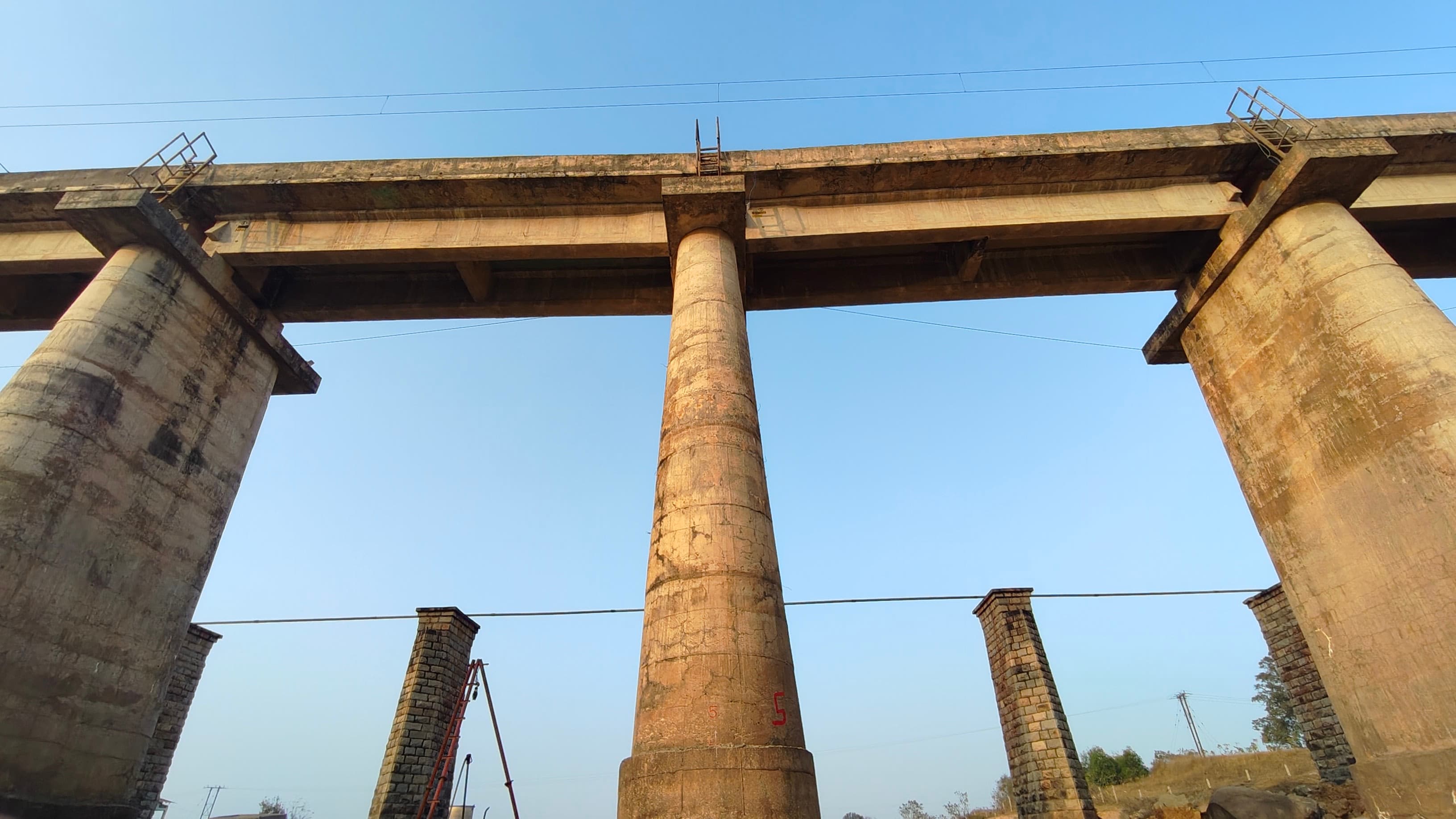 छतिग्रस्त पूल