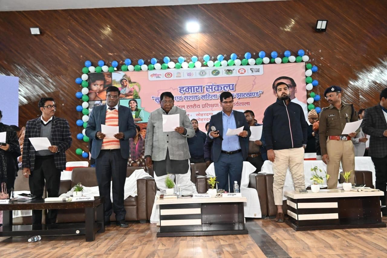 कार्यक्रम में उपस्थित विधायक, डीसी व अन्य