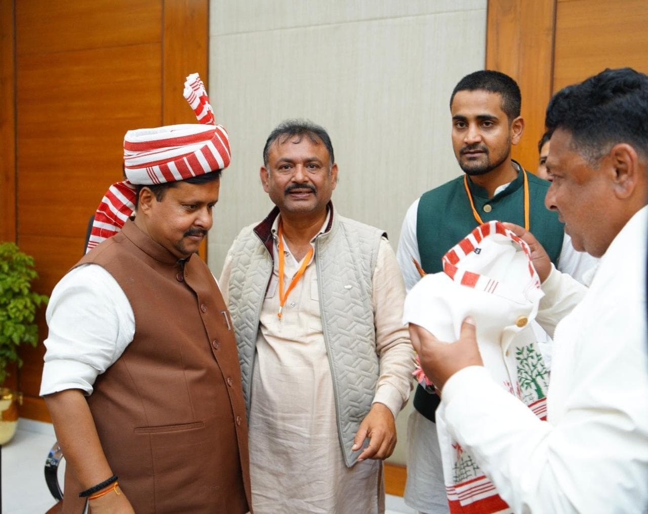 नवनियुक्त राष्ट्रीय अध्यक्ष से मुलाकात के दौरान युवा प्रदेश उपाध्यक्ष अजातशत्रु