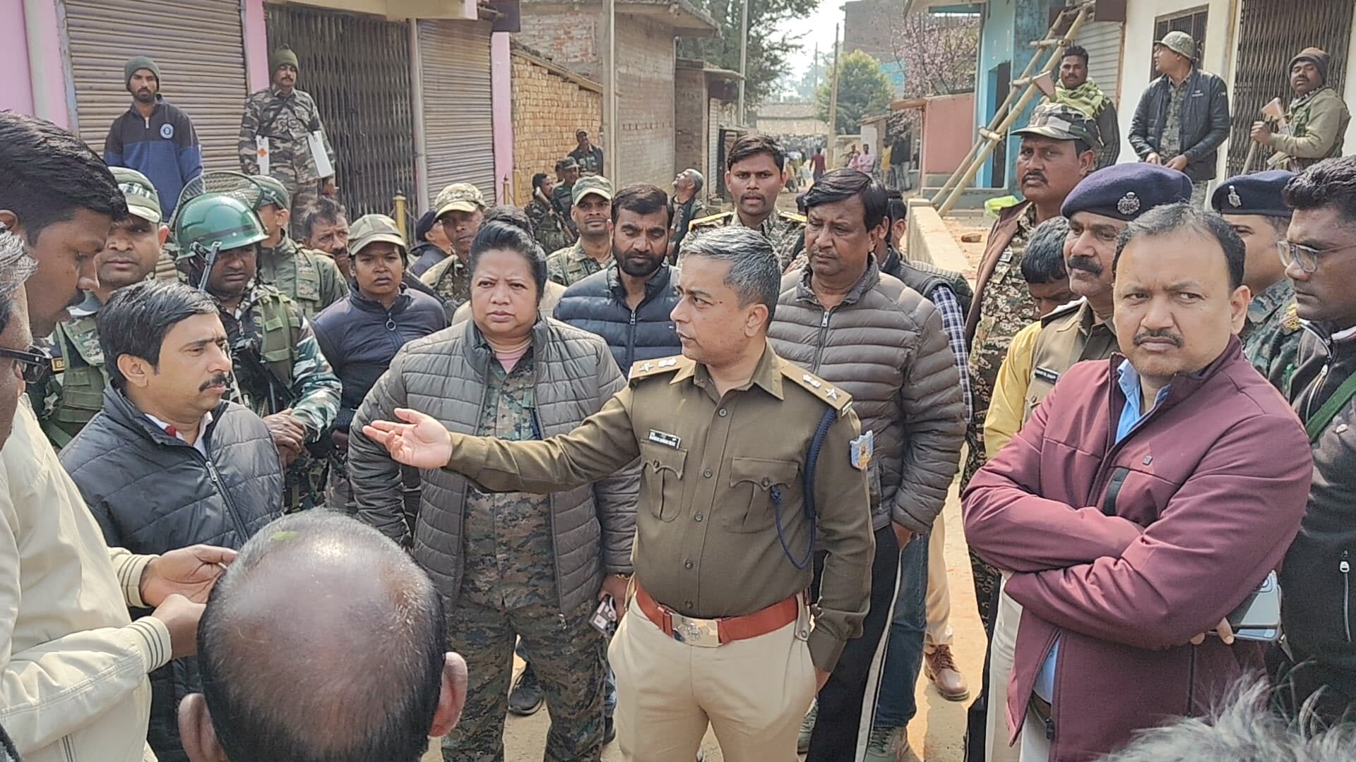 मौके पर पहुंचे एसपी व अन्य अधिकारी