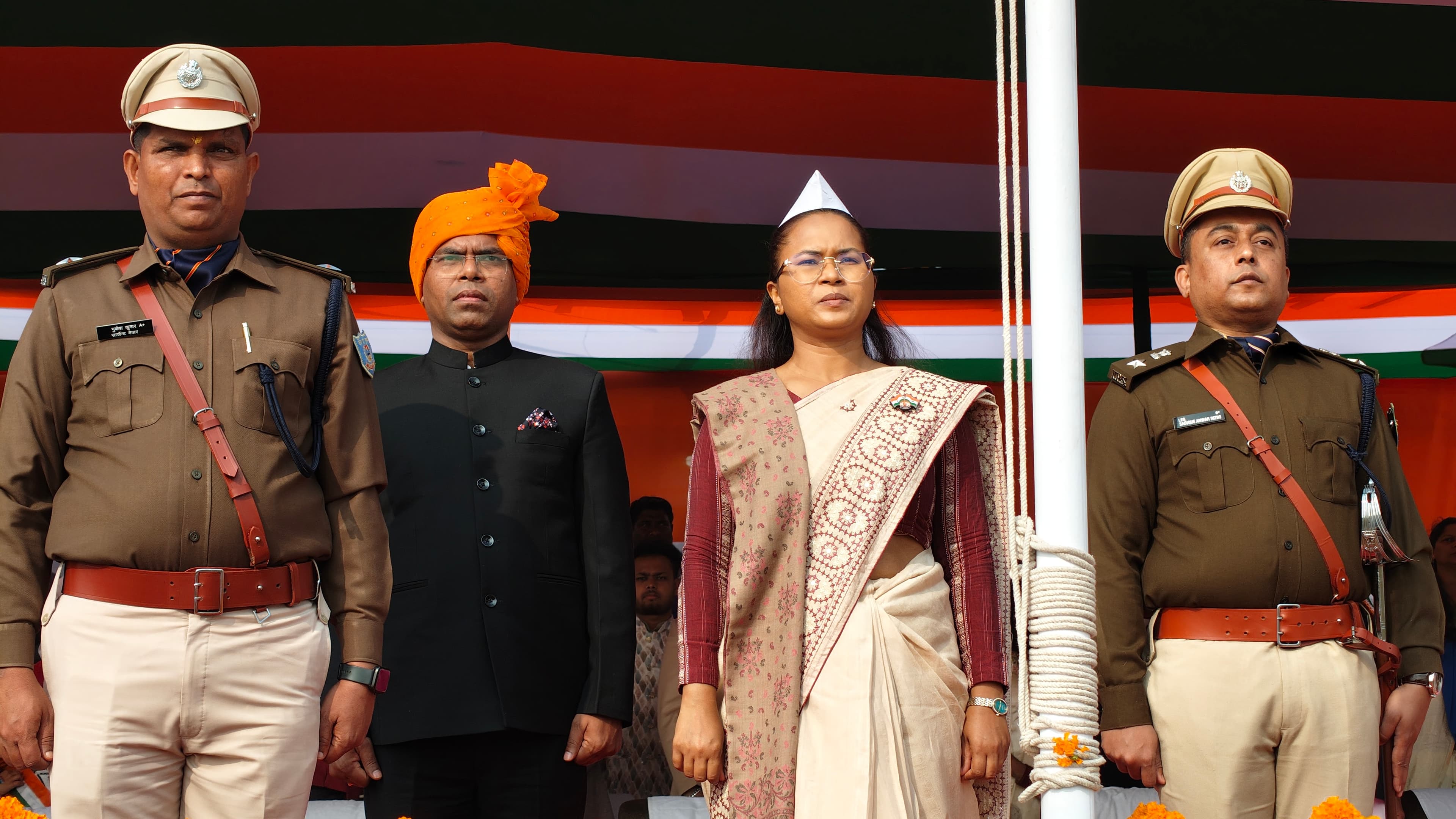 गणतंत्र दिवस समारोह में उपस्थित मंत्री, डीसी, एसपी