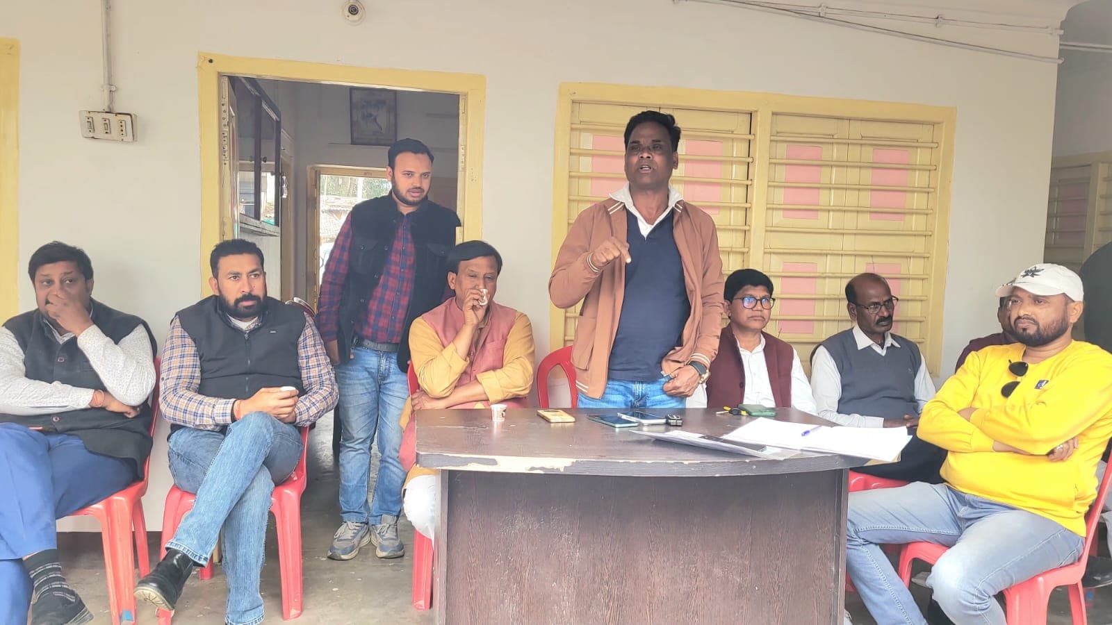 बैठक को संबोधित करते जिला अध्यक्ष