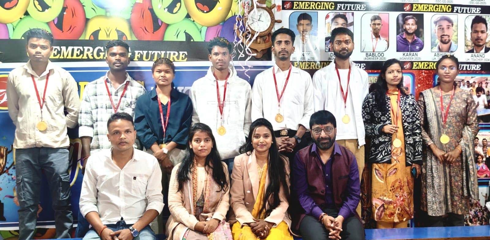 समान समारोह के दौरान उपस्थित छात्र - छात्राएं व शिक्षक