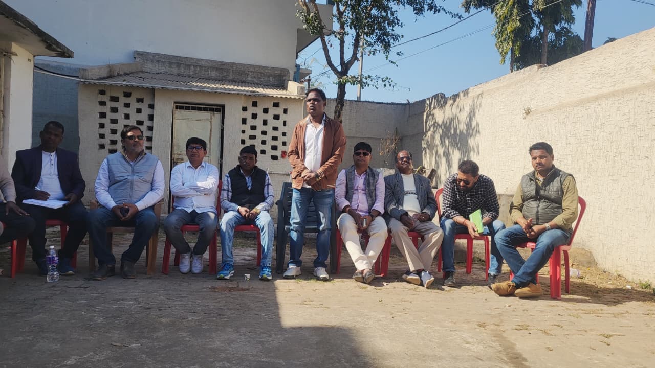 बैठक को संबोधित करते जिला अध्यक्ष