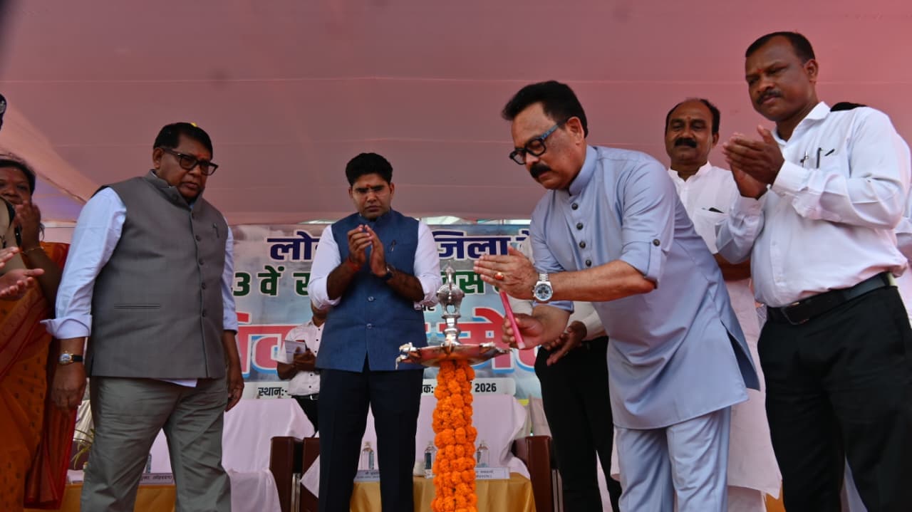 कार्यक्रम का उद्घाटन करते सांसद सुखदेव भगत व अन्य
