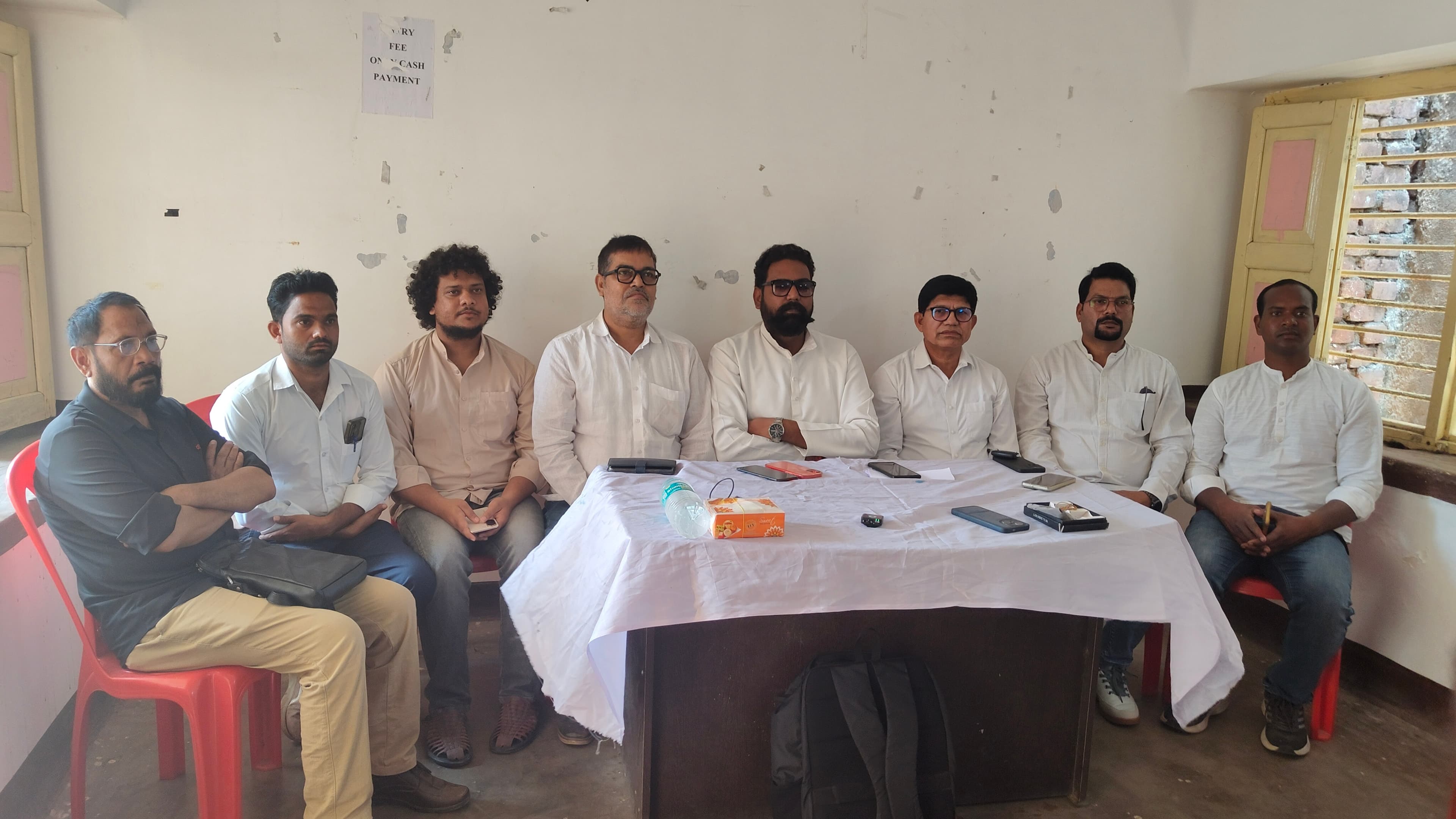 प्रेस वार्ता के दौरान उपस्थित कांग्रेसी