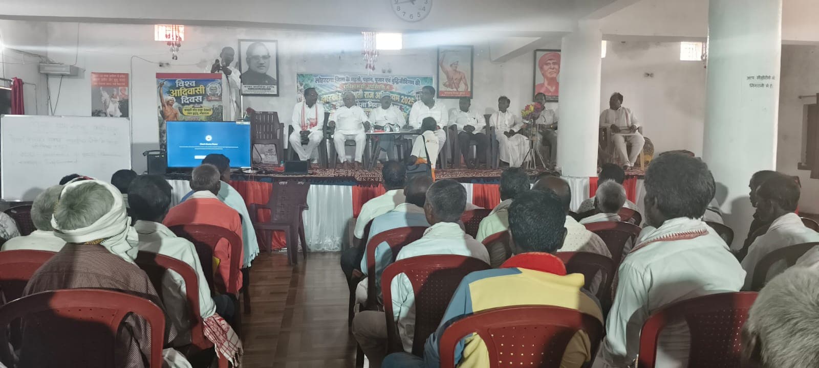 लोहरदगा: पेसा नियमावली 2025 पर कार्यशाला आयोजित, पारंपरिक अगुआ जुटे लोहरदगा: पेसा नियमावली 2025 पर कार्यशाला आयोजित, पारंपरिक अगुआ जुटे