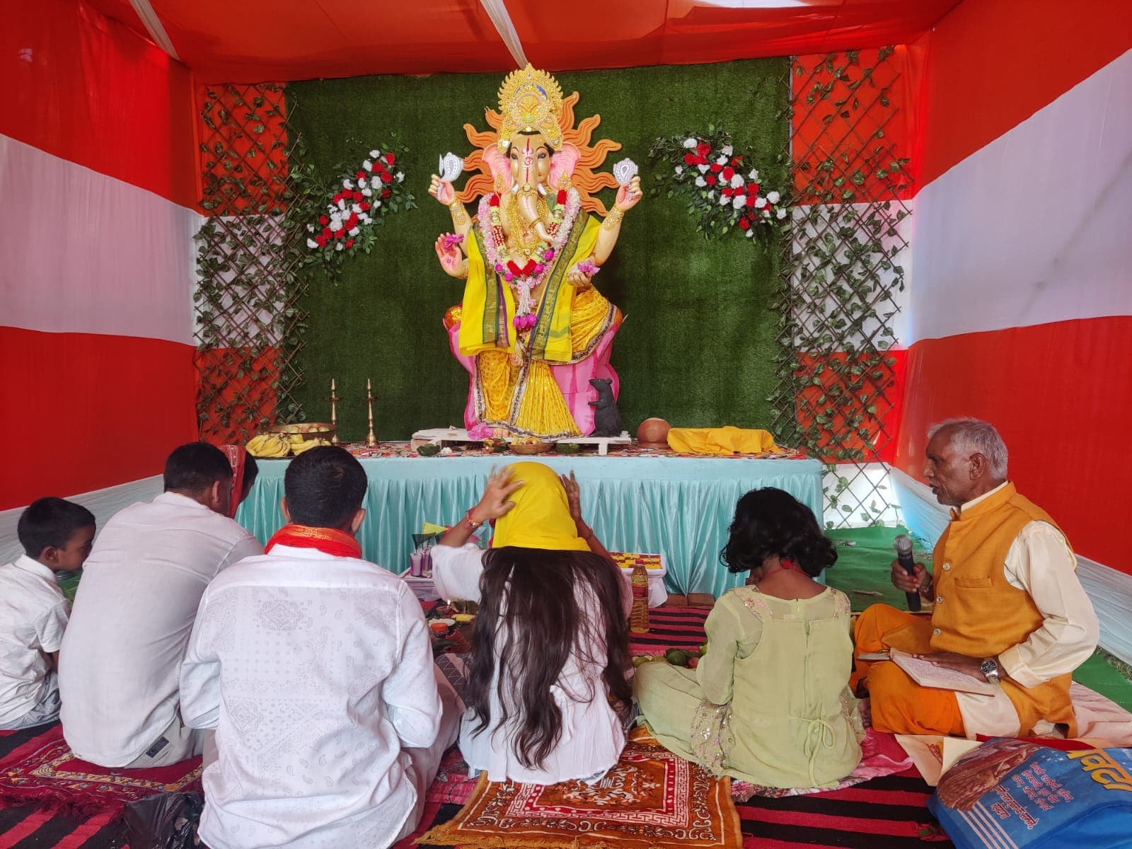 देवस्थल मंदिर  प्रांगण में विराजे गणपति,            