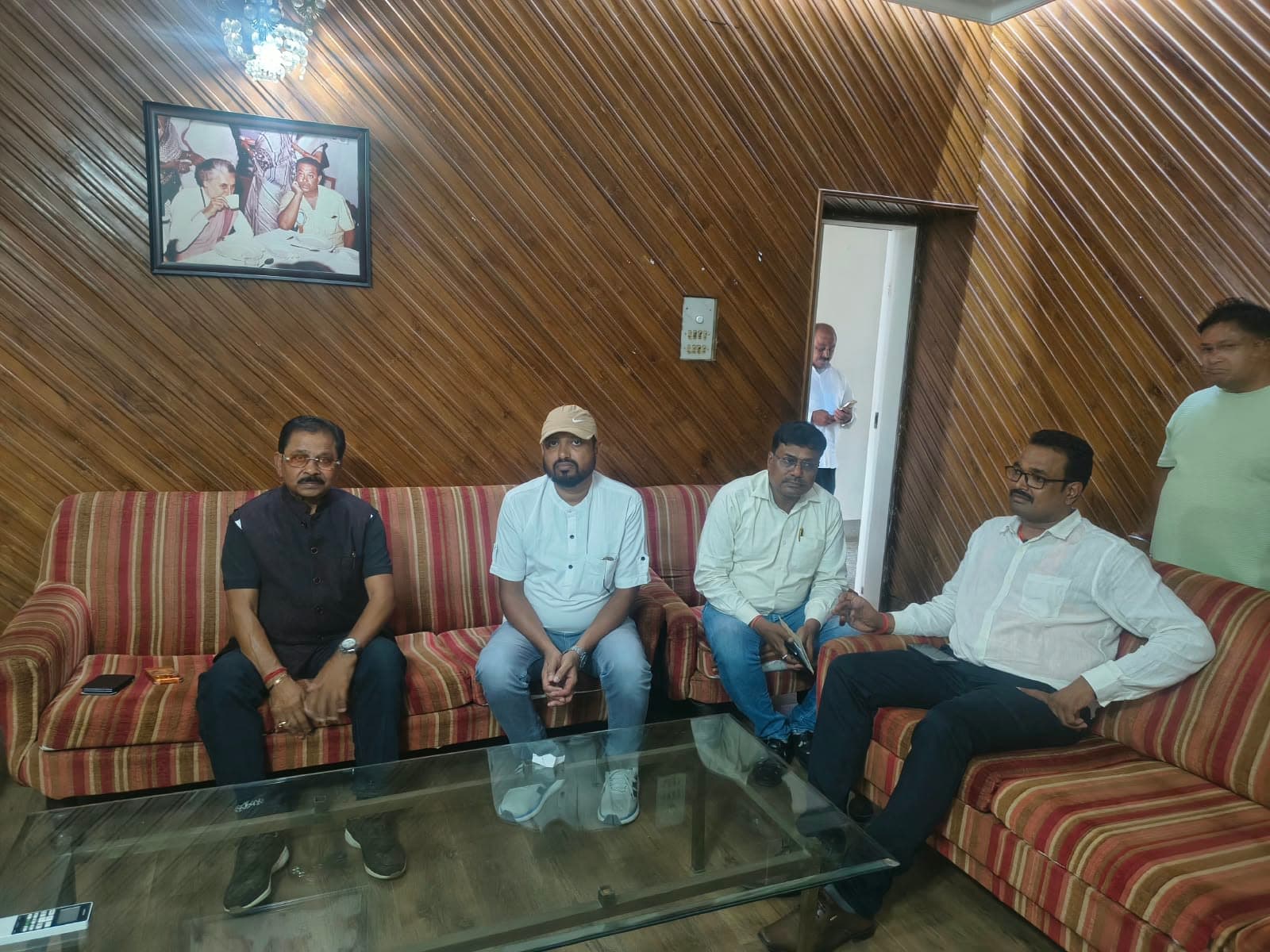 माइनिंग चालान की दूरी और समय का पेच, ट्रक एसोसिएशन ने धीरज साहू के समक्ष रखी समस्या