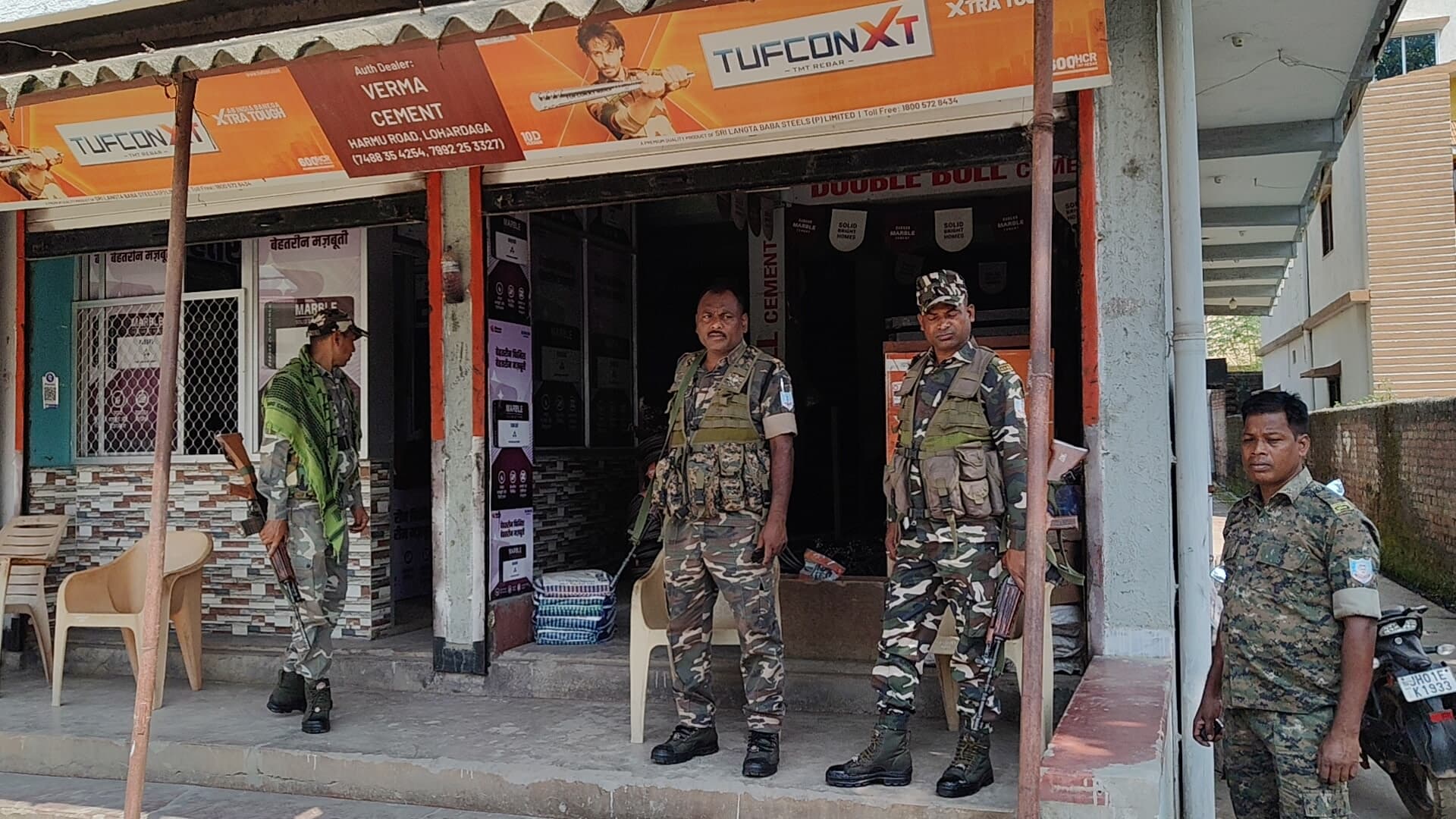 हरमू रोड में सीमेंट कारोबारी की दुकान पर चली गोली, लेवी की धमकी के बाद बढ़ी दहशत