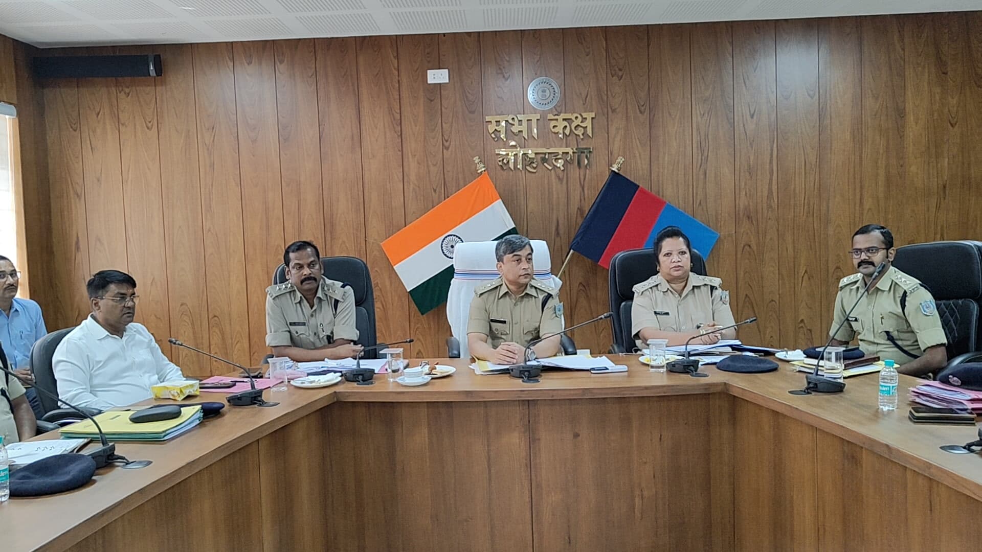 दुर्गापूजा से पहले लोहरदगा पुलिस अलर्ट, फरार आरोपियों और हिस्ट्रीशीटरों पर कसेगा शिकंजा