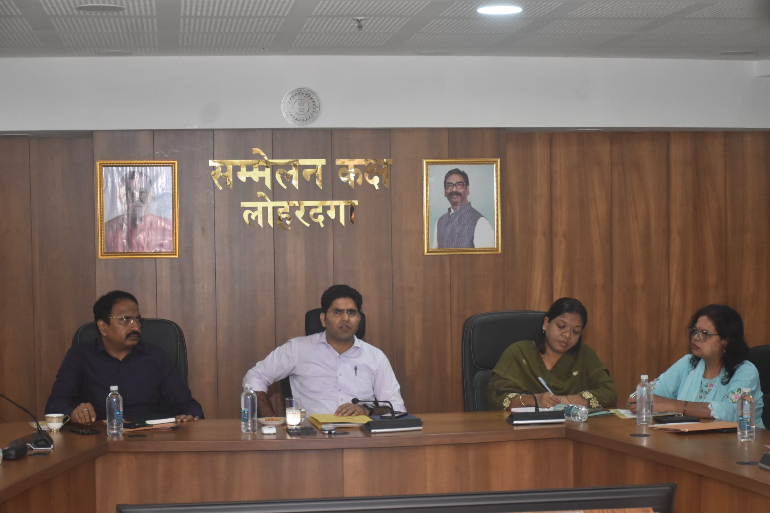 लोहरदगा में स्वास्थ्य सेवाओं को बेहतर बनाने पर जोर, एसएनसीयू से एमटीसी तक व्यवस्था दुरुस्त करने का निर्देश