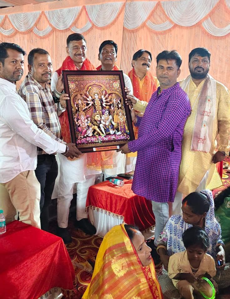 लोहरदगा की रामलीला में उमड़ी श्रद्धा की भीड़, लंका दहन के मंचन ने मोहा मन