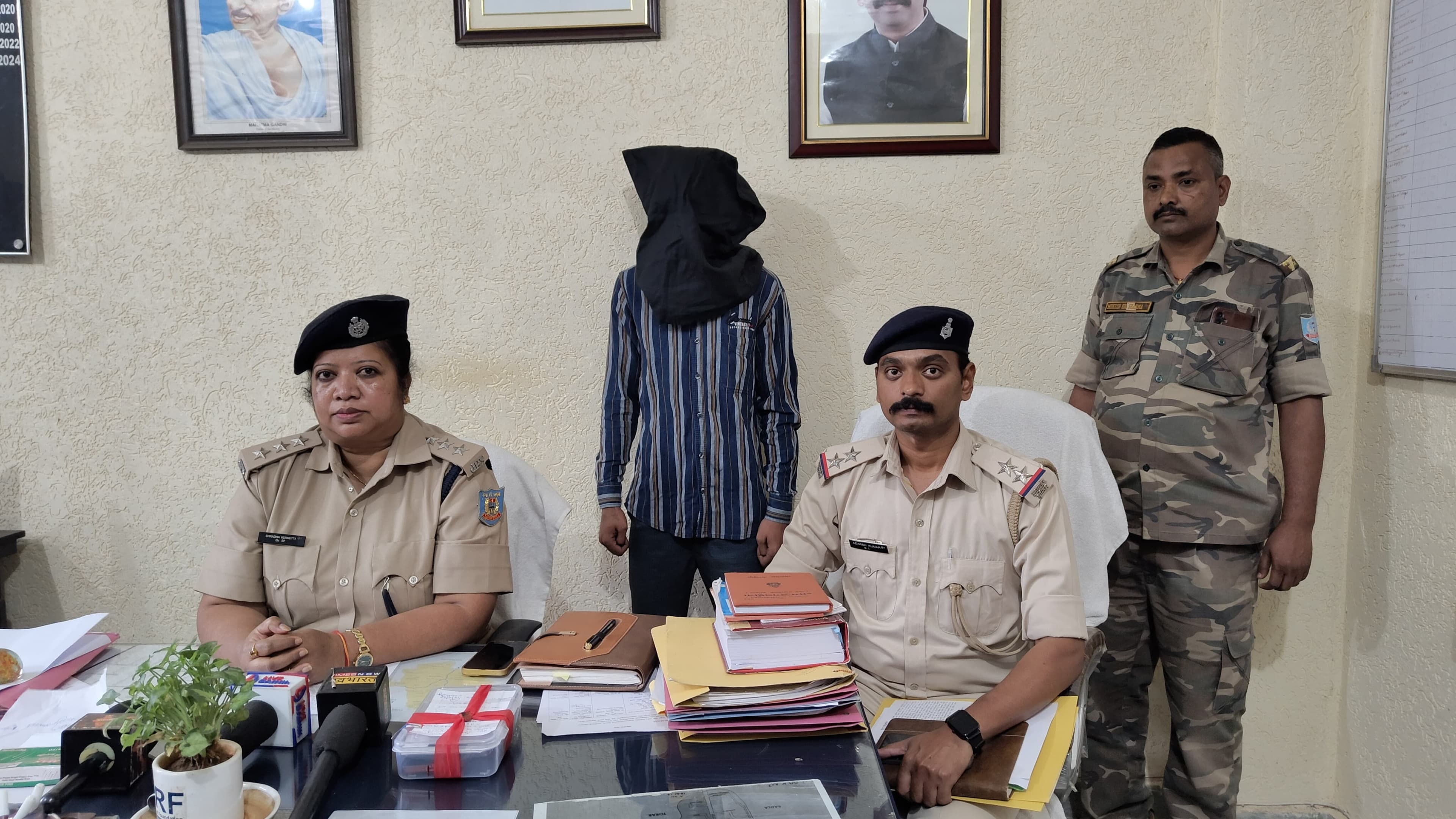 लोहरदगा में 53 किलो गांजा बरामद, फर्जी नंबर प्लेट वाली अल्टो जब्त