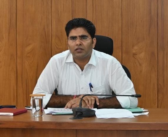 लोहरदगा में मतदाता गणना प्रपत्रों का डिजिटाइजेशन 100 फीसदी पूरा लोहरदगा में मतदाता गणना प्रपत्रों का डिजिटाइजेशन 100 फीसदी पूरा