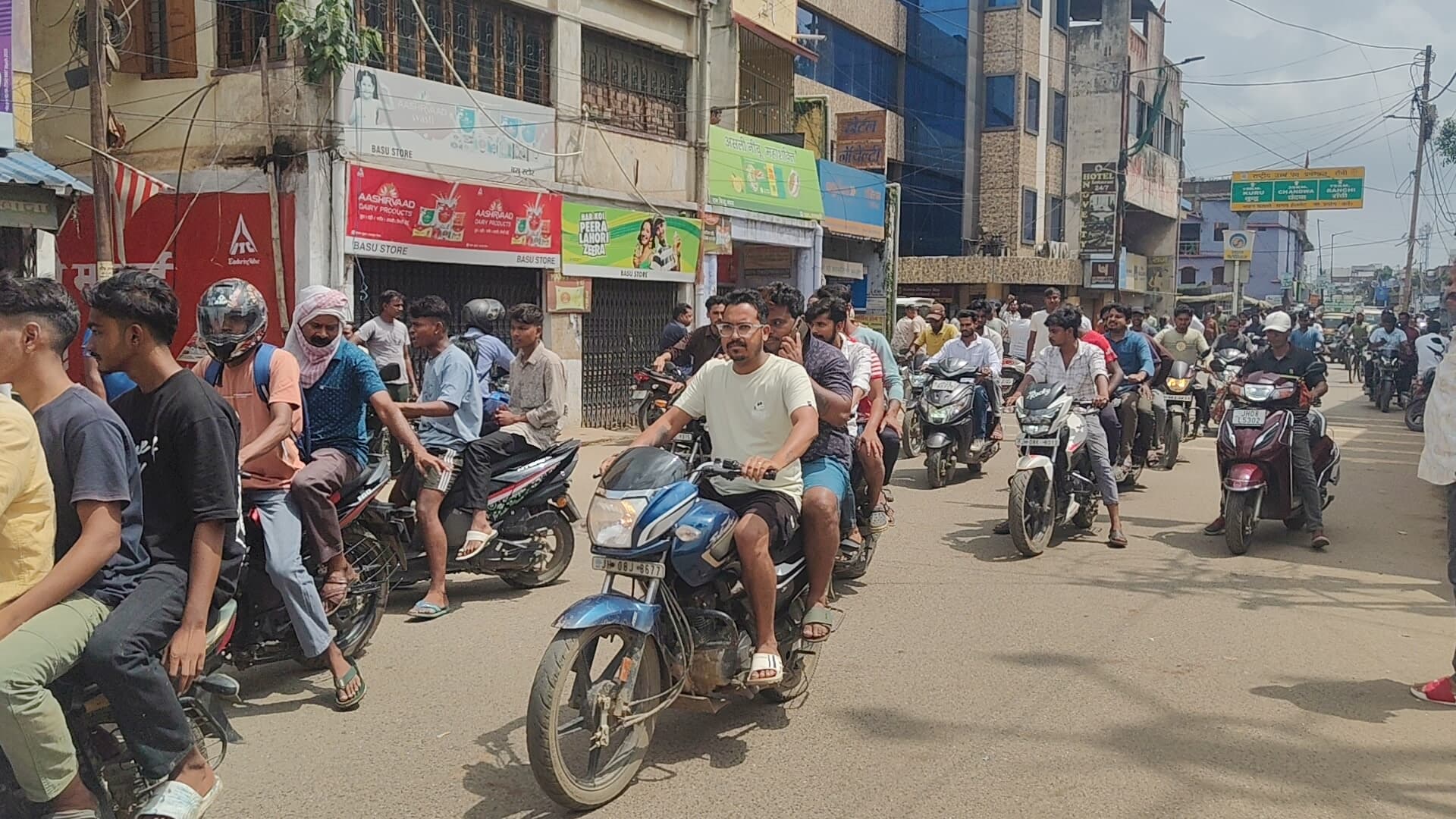 शुभम हत्याकांड के विरोध में लोहरदगा बंद का व्यापक असर, शहर से गांव तक बाजार रहे बंद शुभम हत्याकांड के विरोध में लोहरदगा बंद का व्यापक असर, शहर से गांव तक बाजार रहे बंद