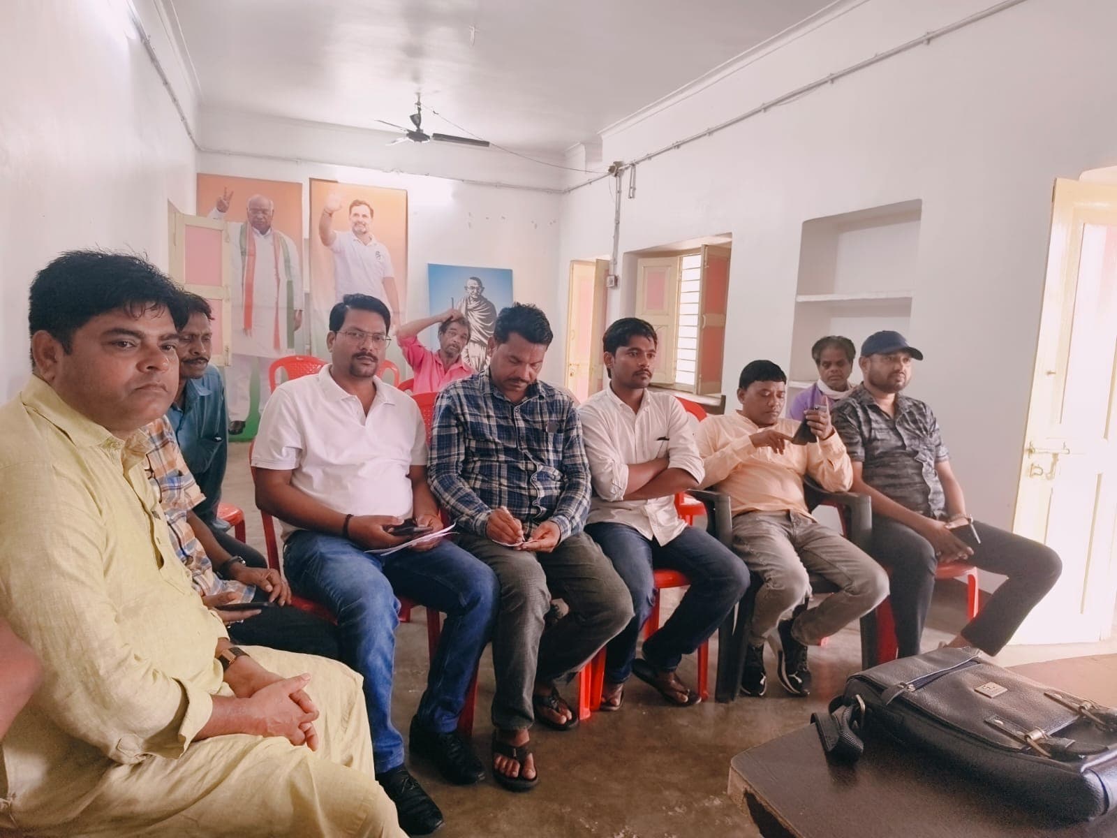 विश्व आदिवासी दिवस को ऐतिहासिक बनाने में जुटी कांग्रेस, तैयारी बैठक में बनी रणनीति विश्व आदिवासी दिवस को ऐतिहासिक बनाने में जुटी कांग्रेस, तैयारी बैठक में बनी रणनीति