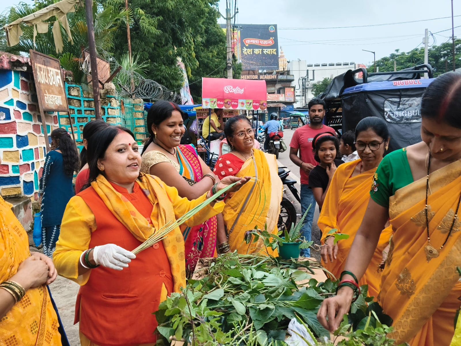 लोहरदगा में जड़ी-बूटी दिवस मनाया गया, औषधीय पौधों के महत्व पर दी गई जानकारी लोहरदगा में जड़ी-बूटी दिवस मनाया गया, औषधीय पौधों के महत्व पर दी गई जानकारी