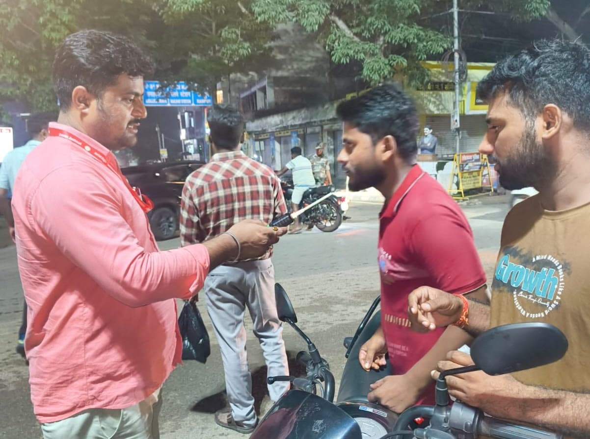 लोहरदगा में सघन ड्रिंक एंड ड्राइव अभियान, करीब 100 वाहनों की हुई जांच लोहरदगा में सघन ड्रिंक एंड ड्राइव अभियान, करीब 100 वाहनों की हुई जांच