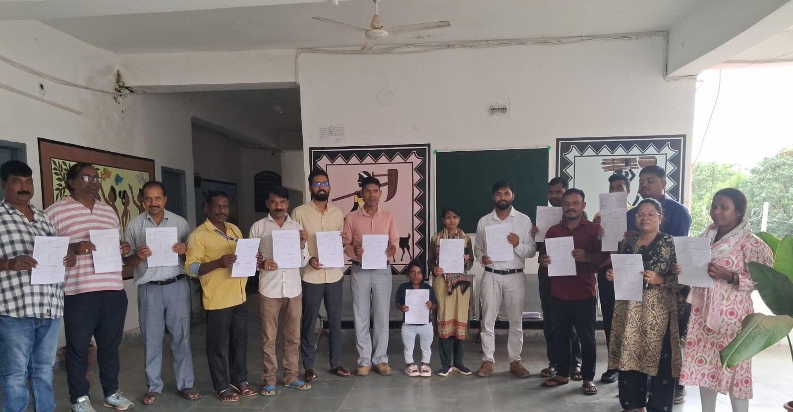 72-लोहरदगा विधानसभा क्षेत्र में ड्राफ्ट मतदाता सूची का प्रकाशन, अधिकारियों ने मतदान केंद्रों का लिया जायजा 72-लोहरदगा विधानसभा क्षेत्र में ड्राफ्ट मतदाता सूची का प्रकाशन, अधिकारियों ने मतदान केंद्रों का लिया जायजा