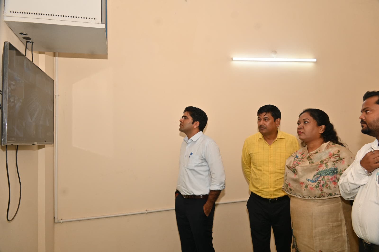 ईवीएम वेयरहाउस की सुरक्षा व्यवस्था का उपायुक्त ने लिया जायजा ईवीएम वेयरहाउस की सुरक्षा व्यवस्था का उपायुक्त ने लिया जायजा
