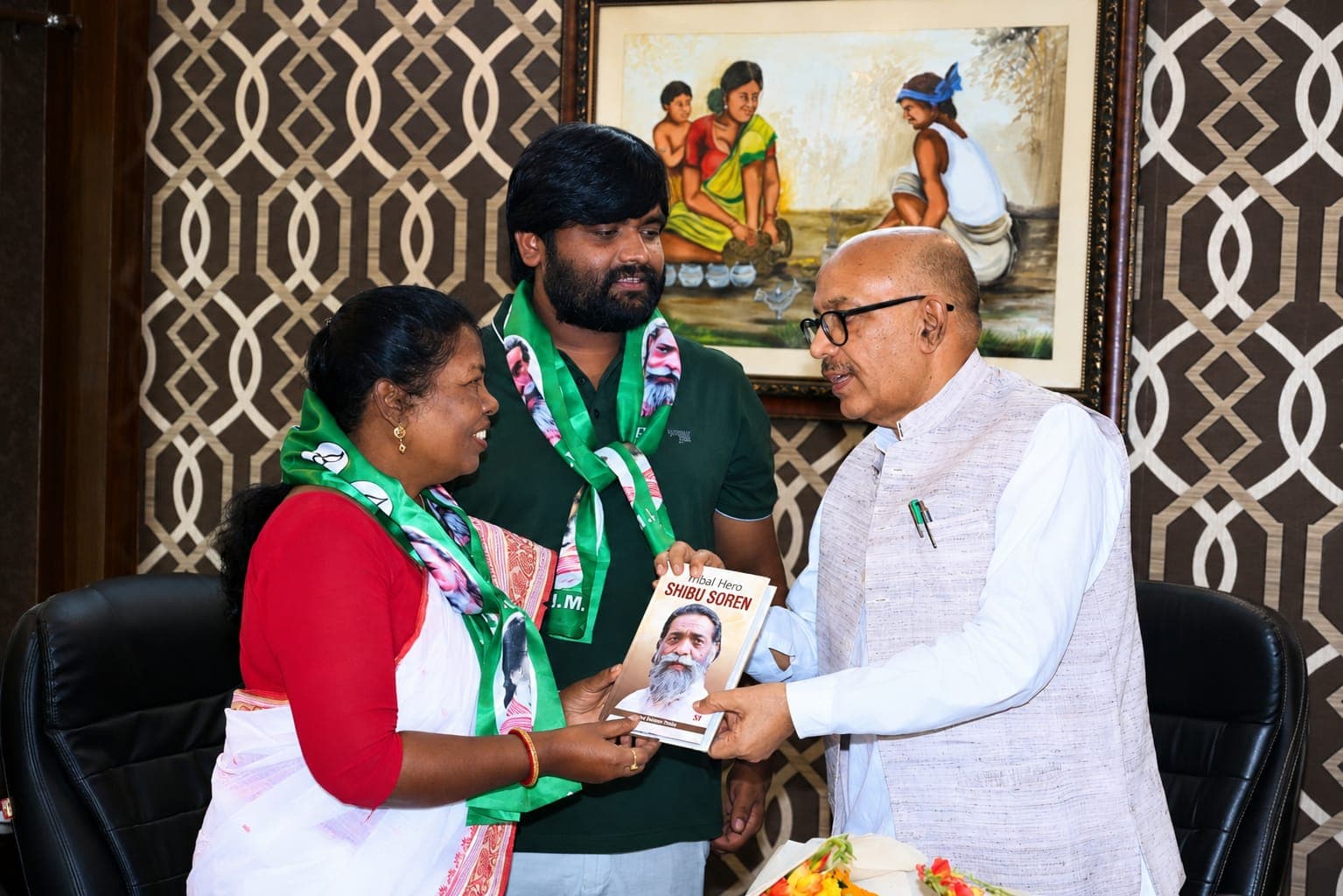विश्व आदिवासी दिवस पर विधानसभा अध्यक्ष रवींद्र नाथ महतो को भेंट की गई ‘ट्राइबल हीरो शिबू सोरेन’ पुस्तक विश्व आदिवासी दिवस पर विधानसभा अध्यक्ष रवींद्र नाथ महतो को भेंट की गई ‘ट्राइबल हीरो शिबू सोरेन’ पुस्तक