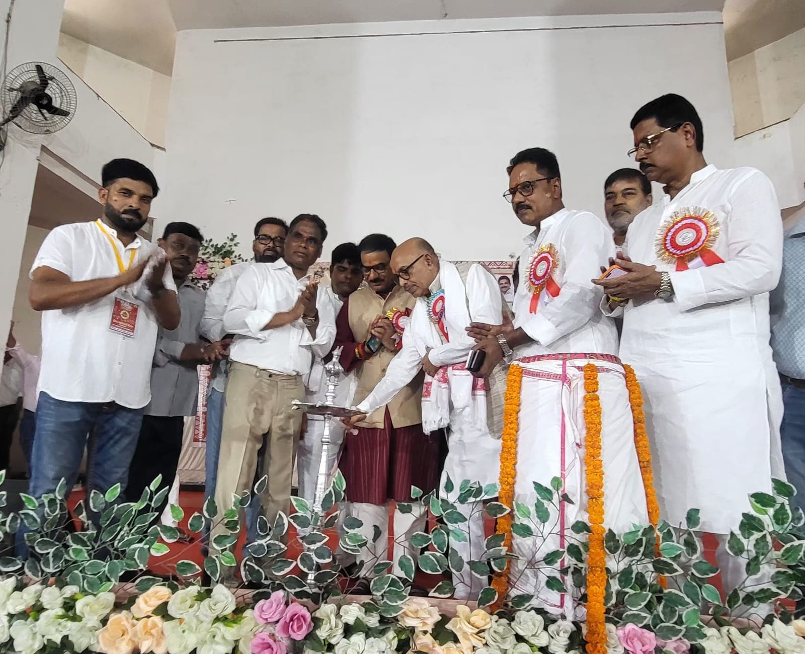 लोहरदगा में गूंजा आदिवासी अस्मिता और स्वाभिमान का जयघोष लोहरदगा में गूंजा आदिवासी अस्मिता और स्वाभिमान का जयघोष