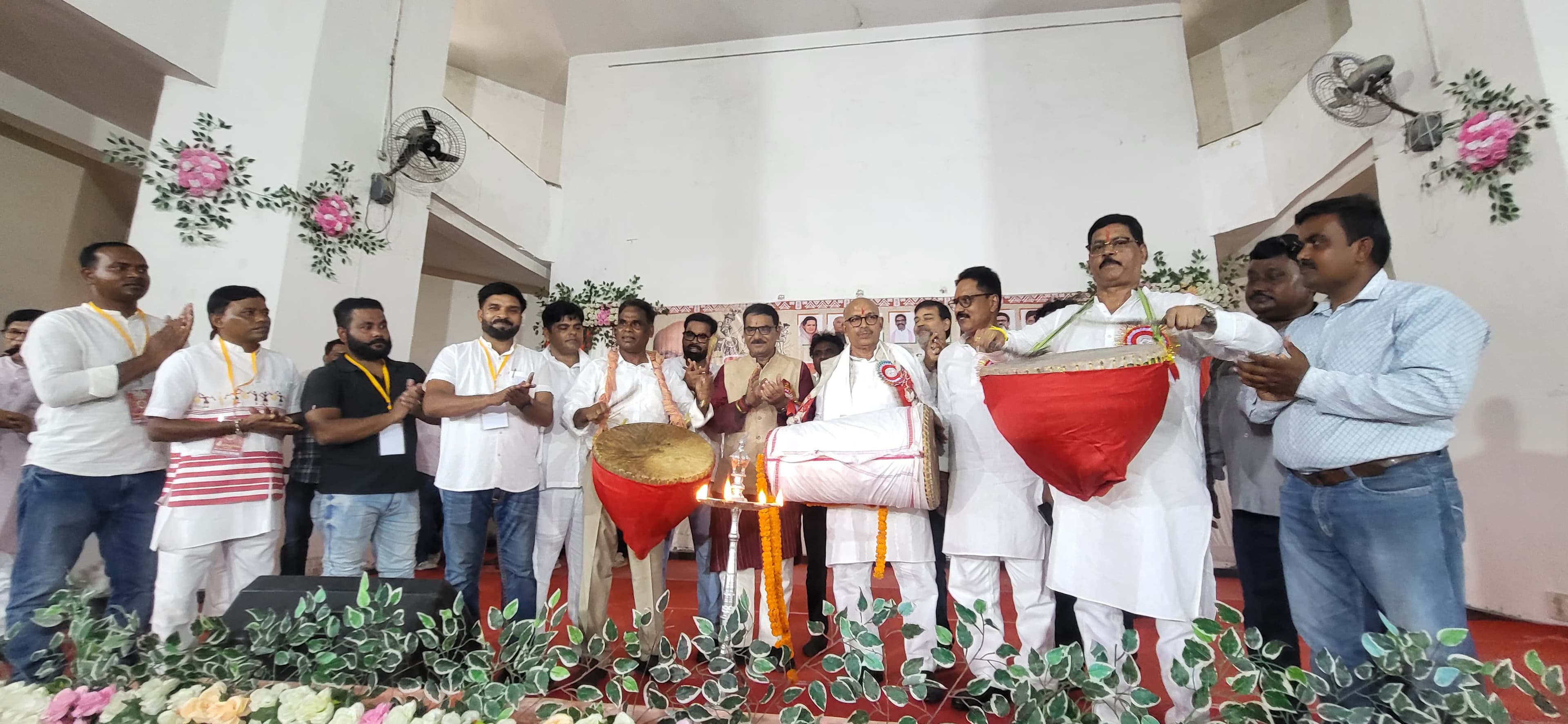 लोहरदगा में गूंजा आदिवासी अस्मिता और स्वाभिमान का जयघोष लोहरदगा में गूंजा आदिवासी अस्मिता और स्वाभिमान का जयघोष
