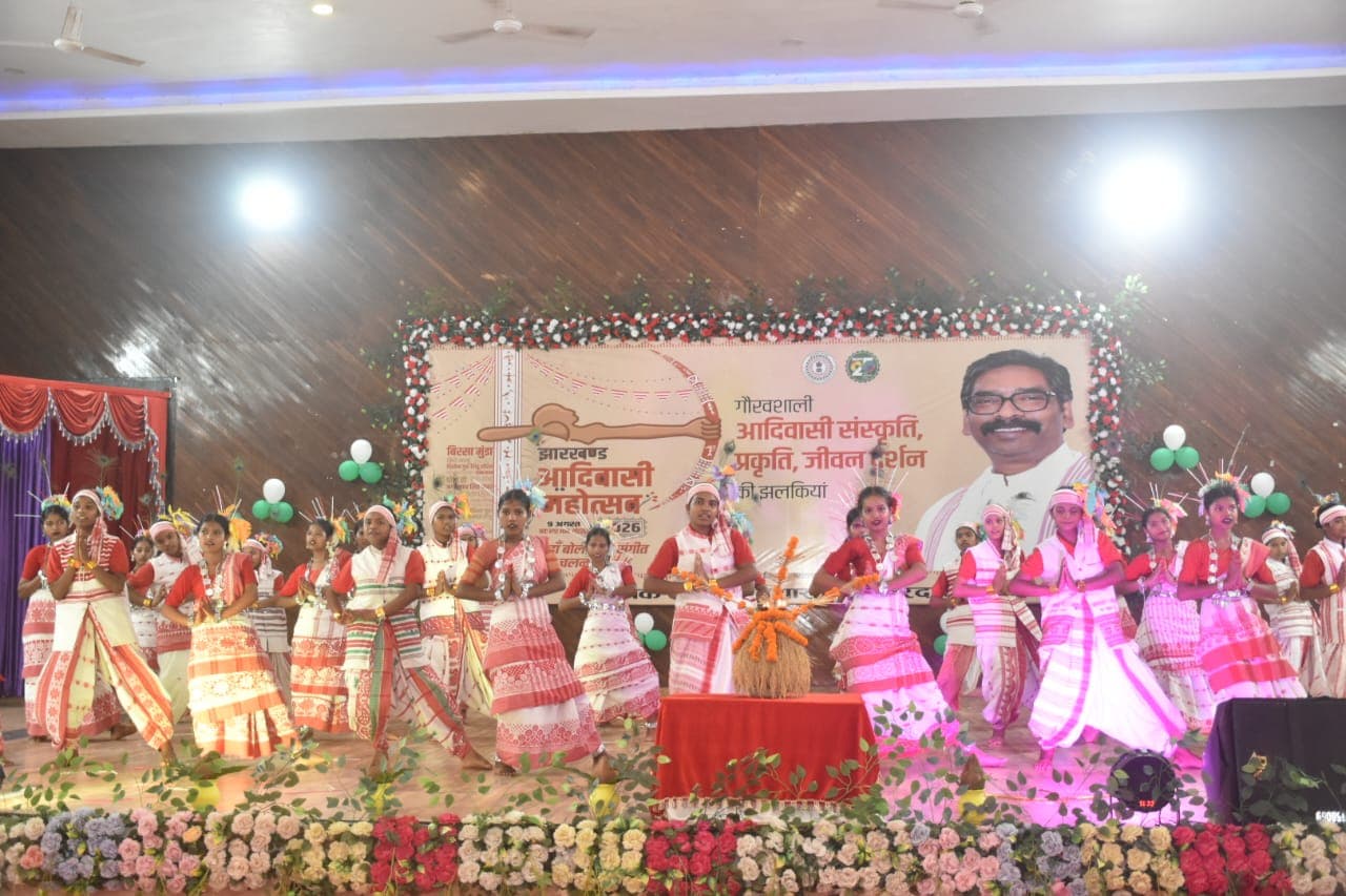 आदि फेस्ट में दिखी जनजातीय संस्कृति की रंगीन तस्वीर, कला और परंपरा से रूबरू हुए लोग आदि फेस्ट में दिखी जनजातीय संस्कृति की रंगीन तस्वीर, कला और परंपरा से रूबरू हुए लोग