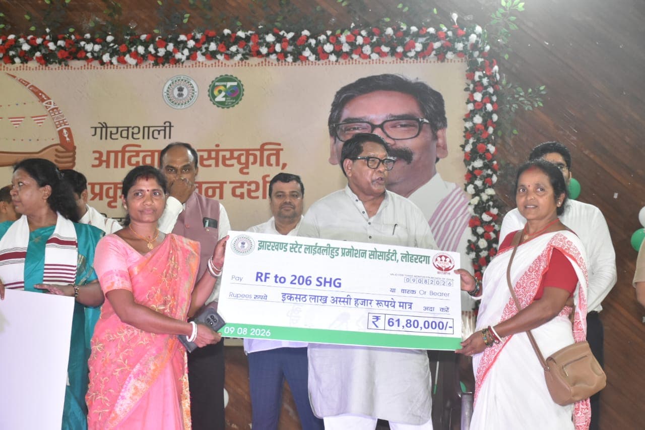 आदि फेस्ट में दिखी जनजातीय संस्कृति की रंगीन तस्वीर, कला और परंपरा से रूबरू हुए लोग आदि फेस्ट में दिखी जनजातीय संस्कृति की रंगीन तस्वीर, कला और परंपरा से रूबरू हुए लोग