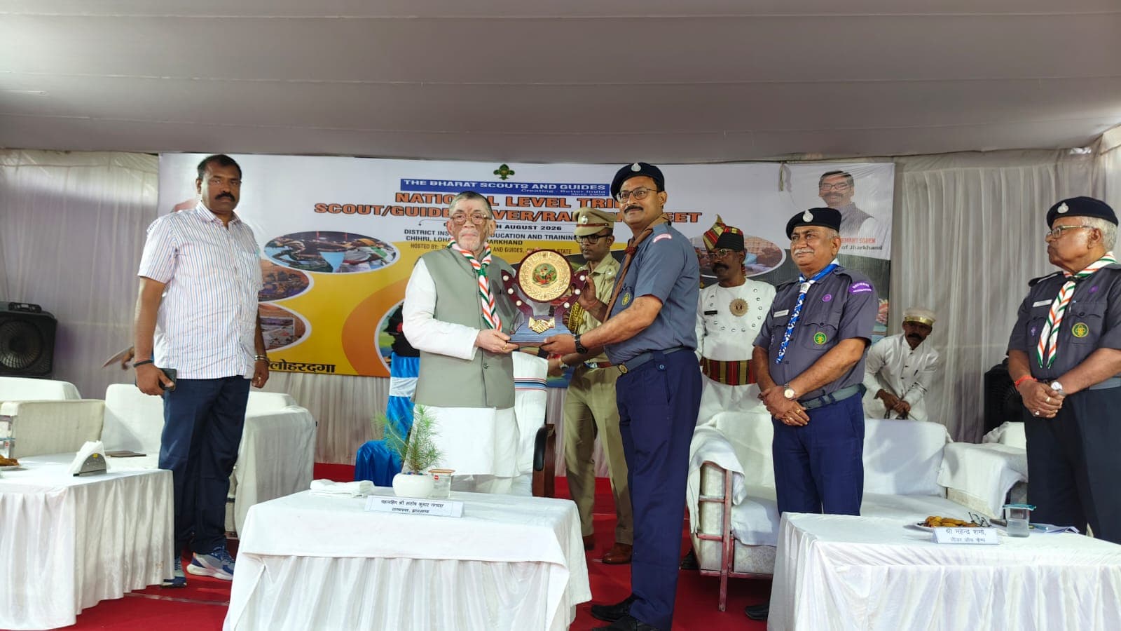 राष्ट्रीय जनजातीय समागम में दिखी देश की सांस्कृतिक विविधता, राज्यपाल संतोष कुमार गंगवार ने युवाओं को दिया एकता और सेवा का संदेश राष्ट्रीय जनजातीय समागम में दिखी देश की सांस्कृतिक विविधता, राज्यपाल संतोष कुमार गंगवार ने युवाओं को दिया एकता और सेवा का संदेश